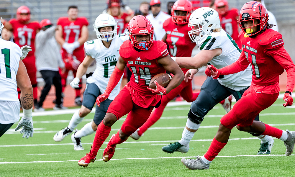 D&rsquo;Andre Greeley intercepted three passes, including a pick-six he returned 45 yards for a touchdown against DVC. (Photo by Eric Sun)