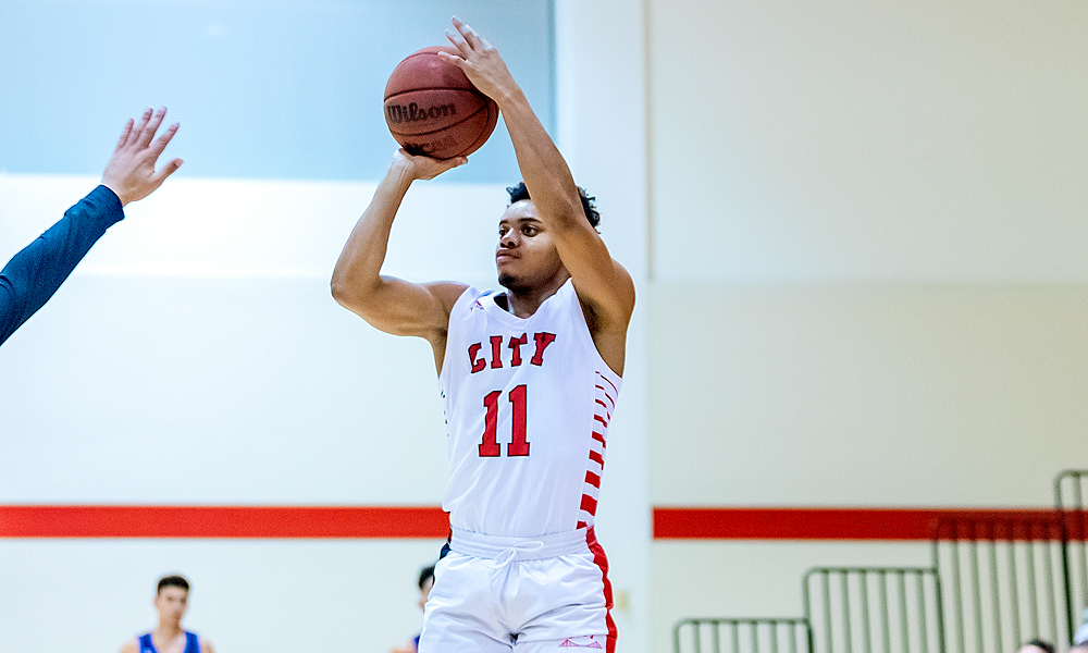 Jamir Thomas nailed 5 three-pointers on his way to 20 points against Skyline on Wednesday. (Photo by Eric Sun)