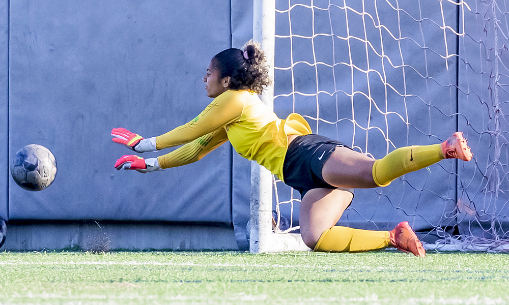 Goalkeeper Elvira Motuapuaka (Photo by Eric Sun)